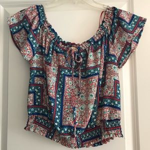 Lily White. Chic cropped blouse.